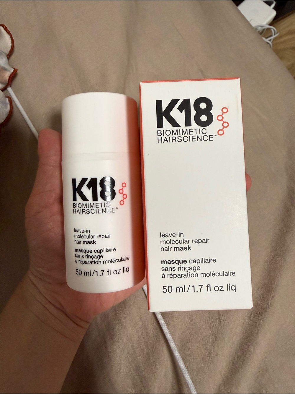 Leave-In Molecular Repair Hair Mask — White